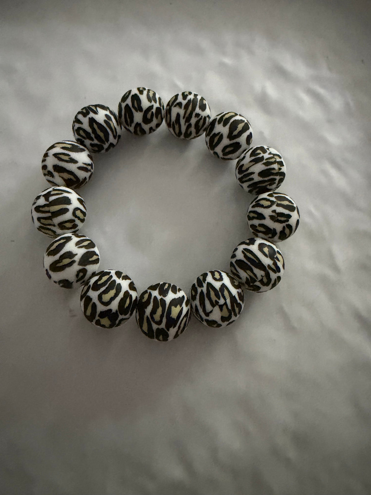 A_Bracelet perles silicones léopard blanc