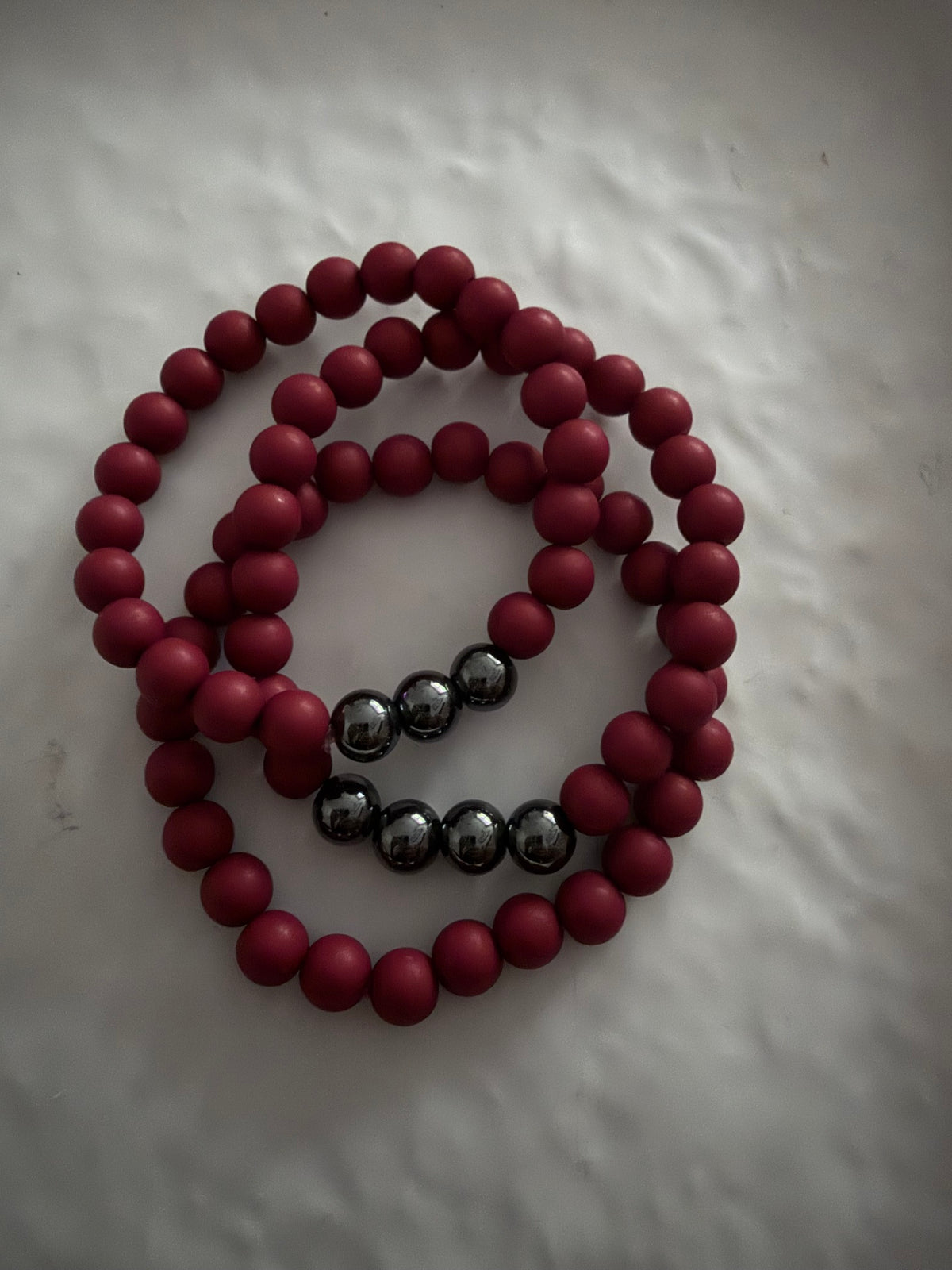 A_Trio de bracelets rouge foncé