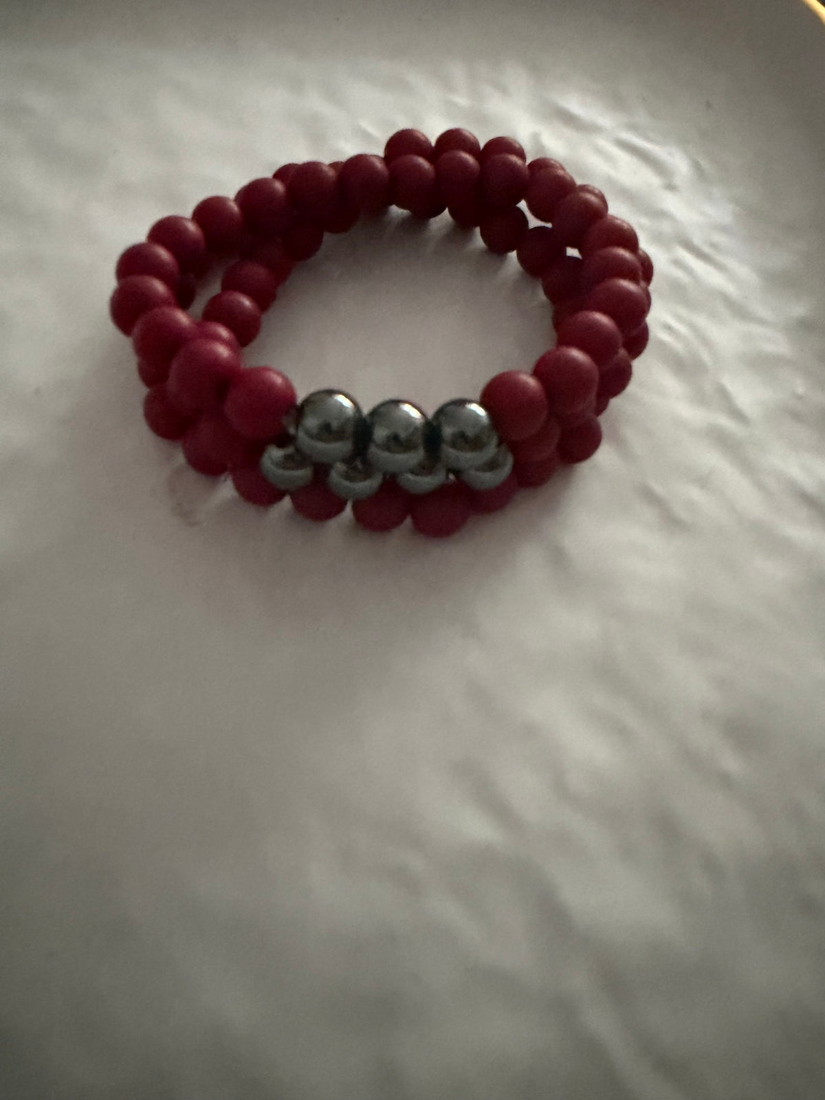 A_Trio de bracelets rouge foncé